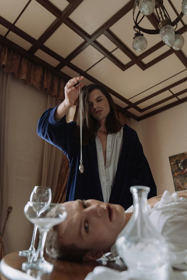 Hypnotiseur à Reims : votre voyage vers le bien-être intérieur